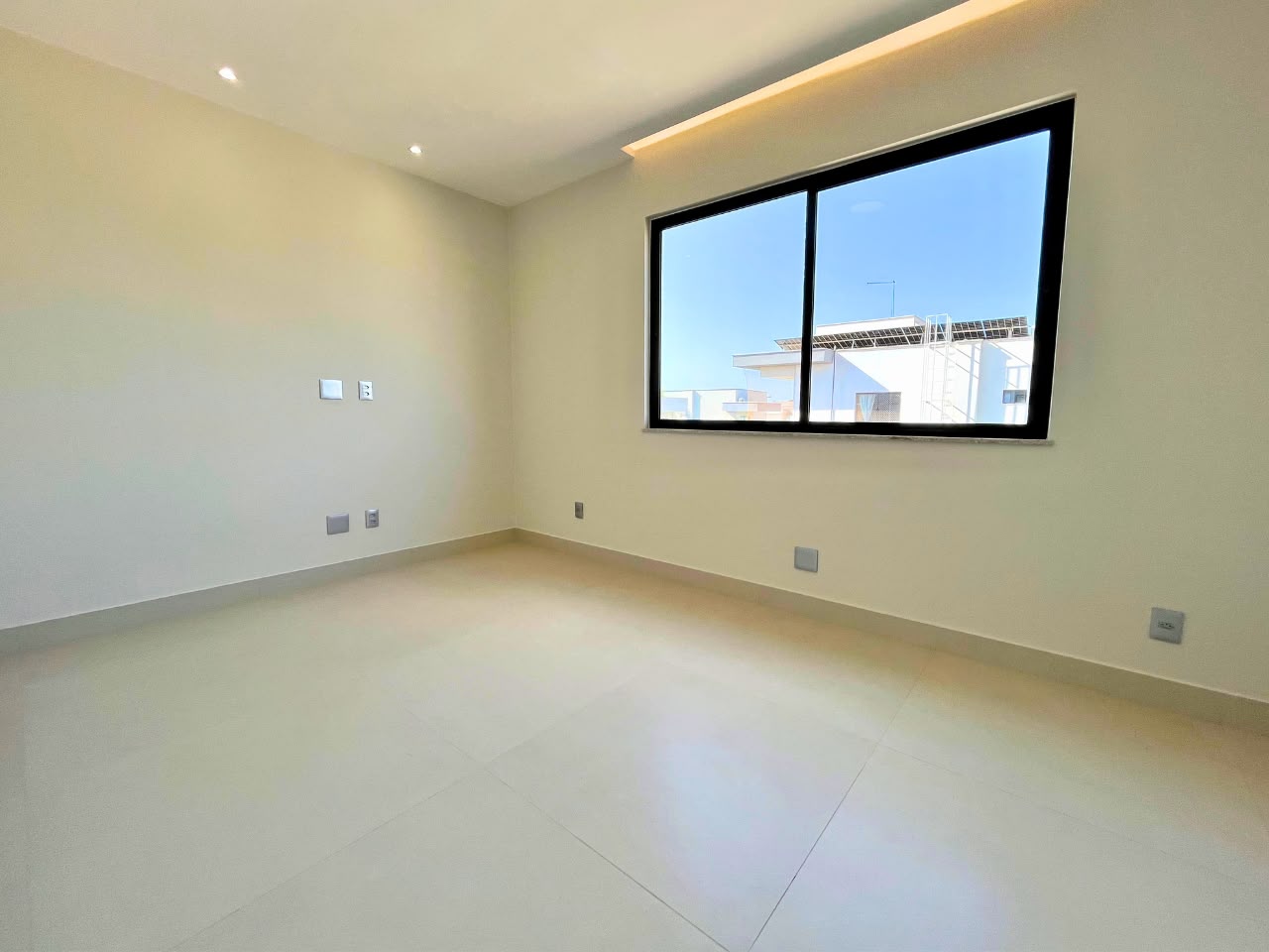 04_quartos_suites_quarto_vazio_08