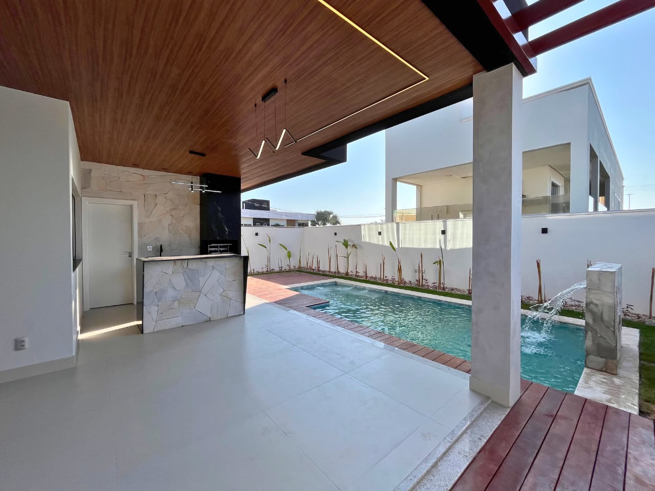 05_area_externa_area_com_piscina_e_churrasqueira_04