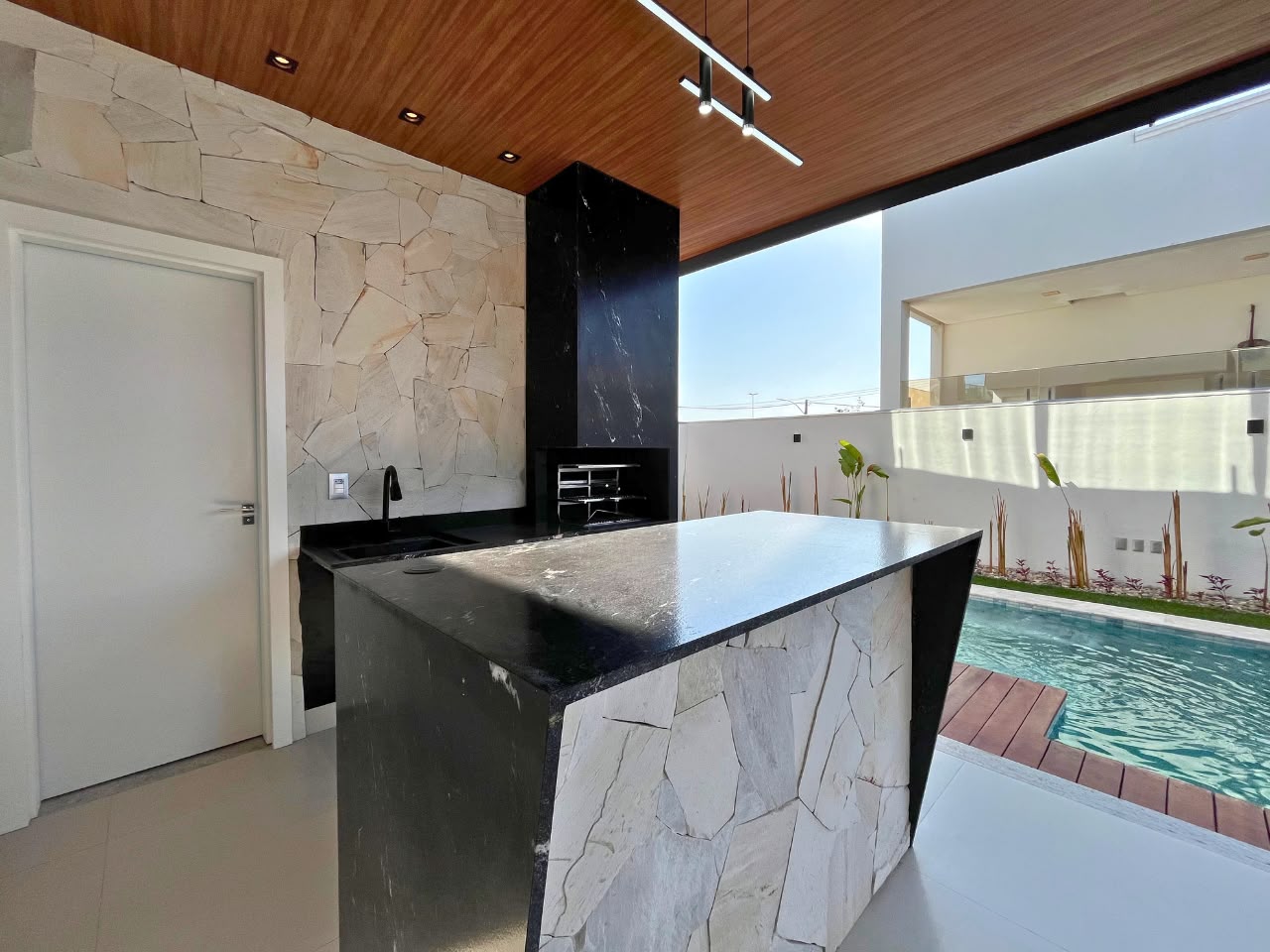 05_area_externa_area_gourmet_com_piscina_08