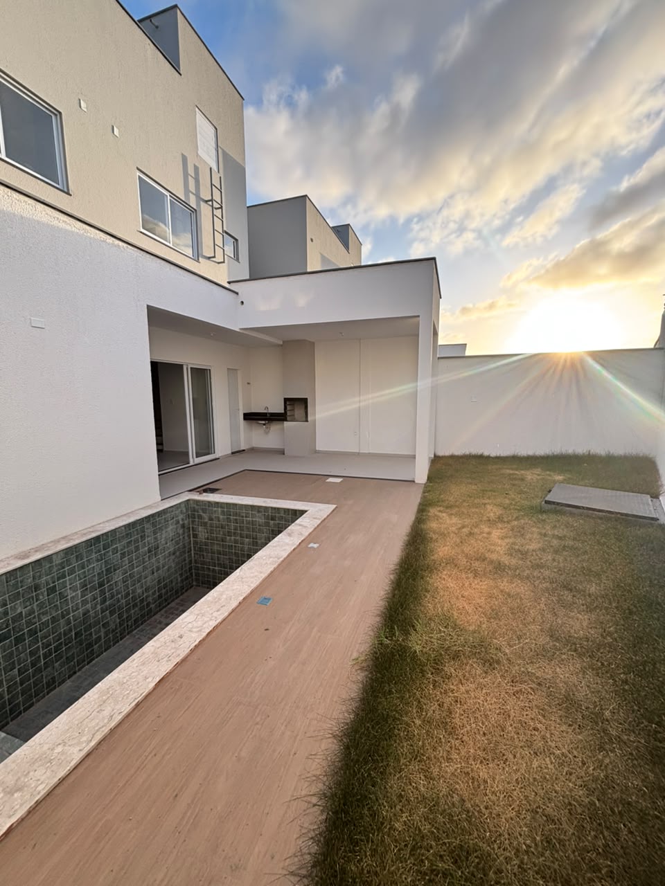 05_area_externa_quintal_com_piscina_01